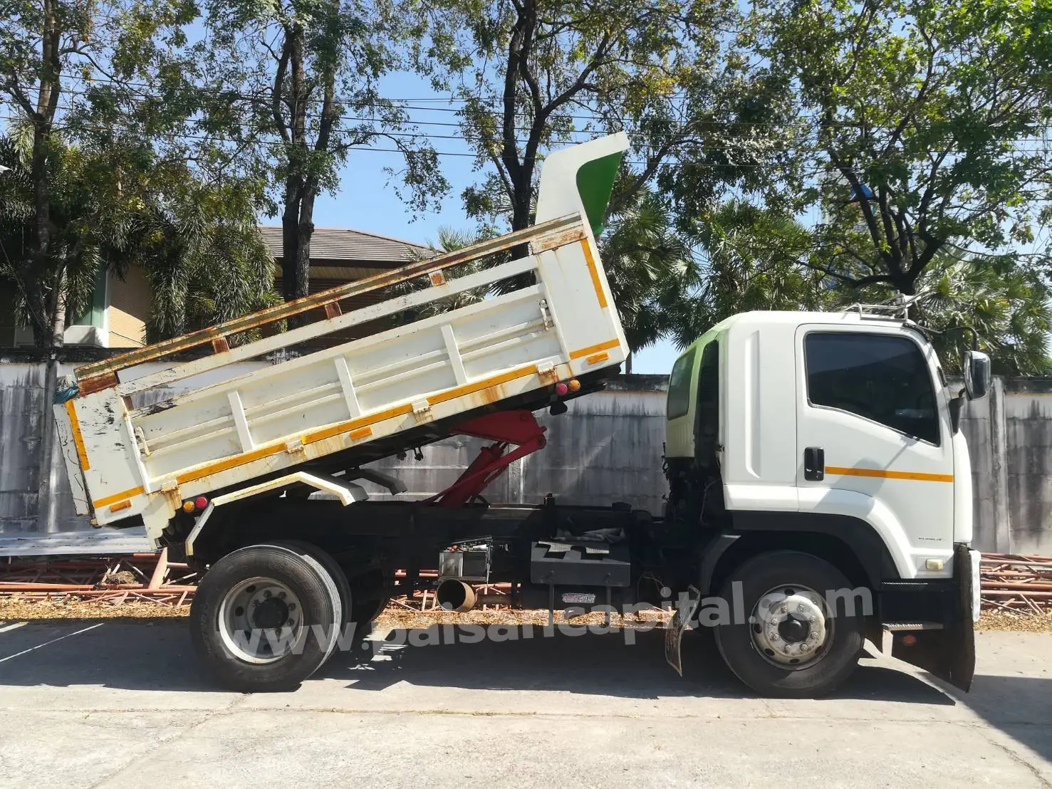 ISUZU FTR 6 ล้อ บรรทุก 240 แรง  ปี 57