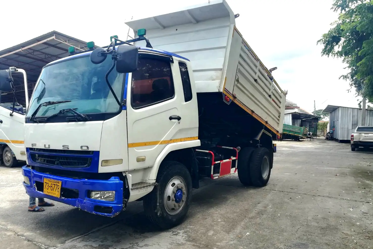 MITSUBISHI FUSO 6 ล้อ ดั้ม  240 แรงม้า