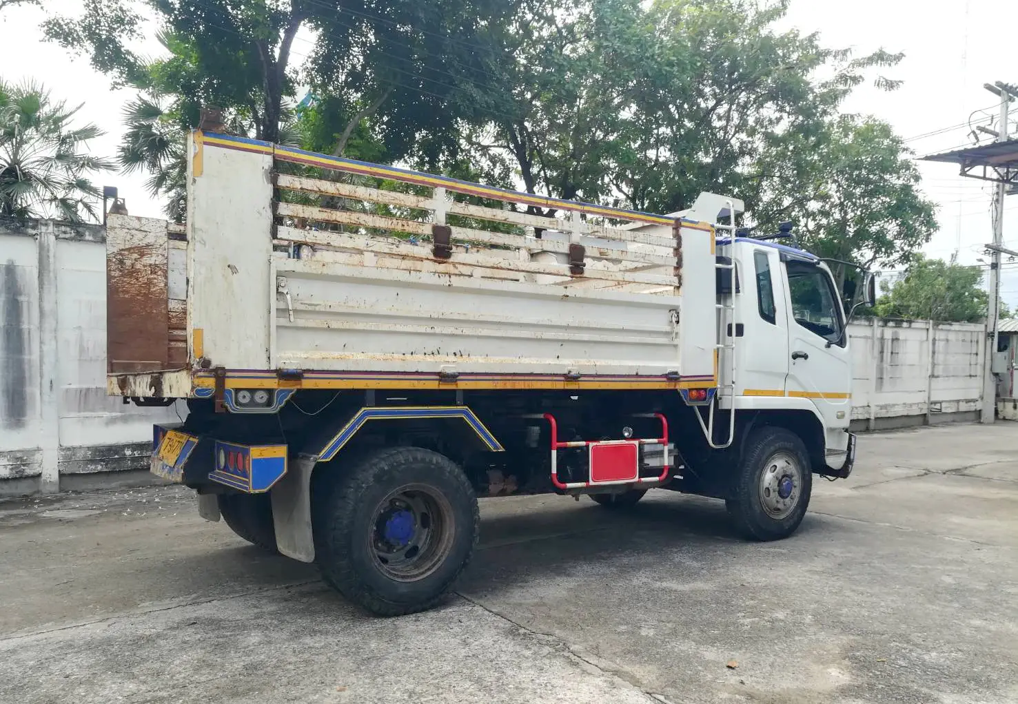 MITSUBISHI FUSO 6 ล้อ ดั้ม  240 แรงม้า