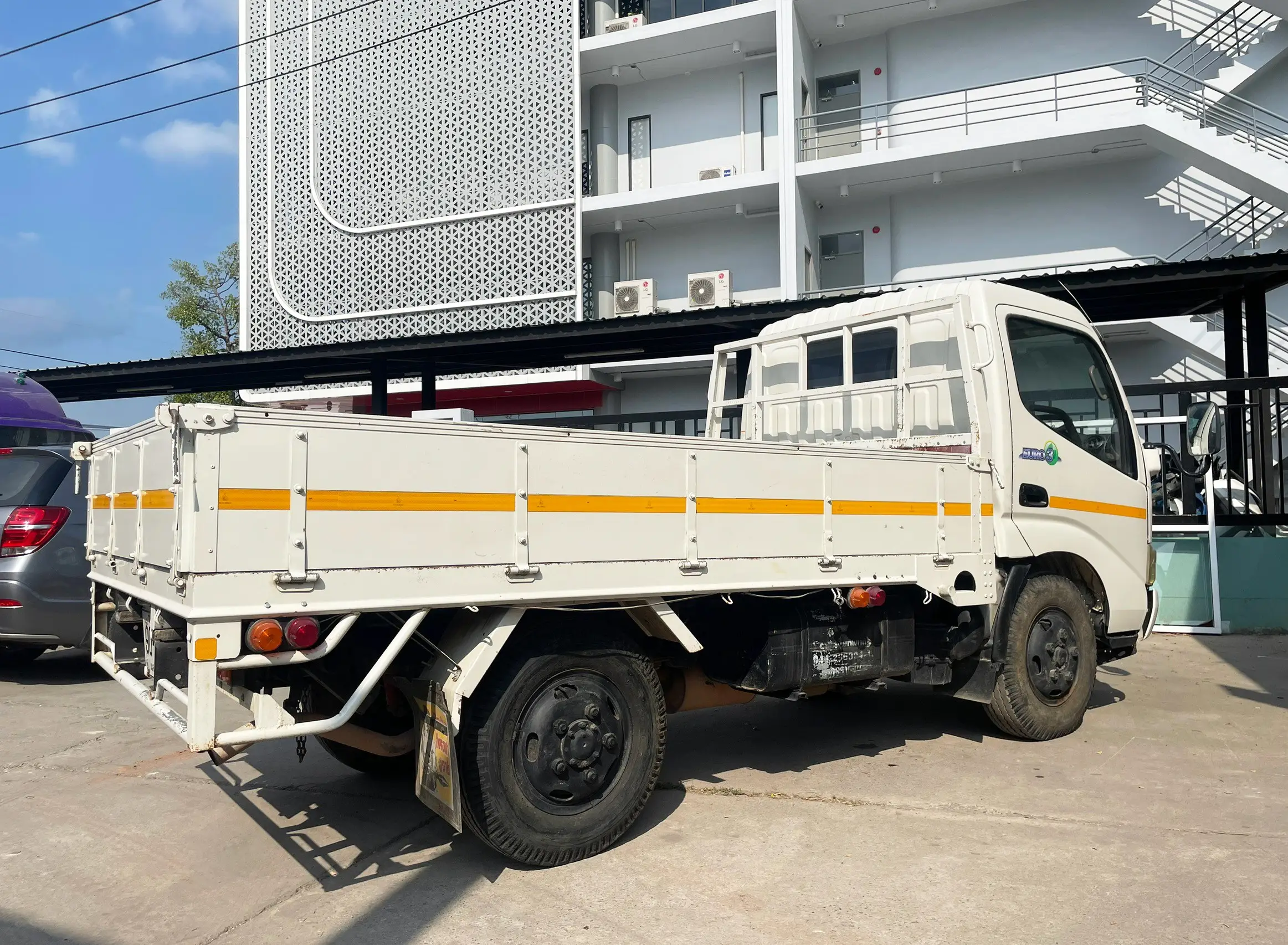 4 ล้อ เอนกประสงค์  HINO XZU 136 แรง ปี 57