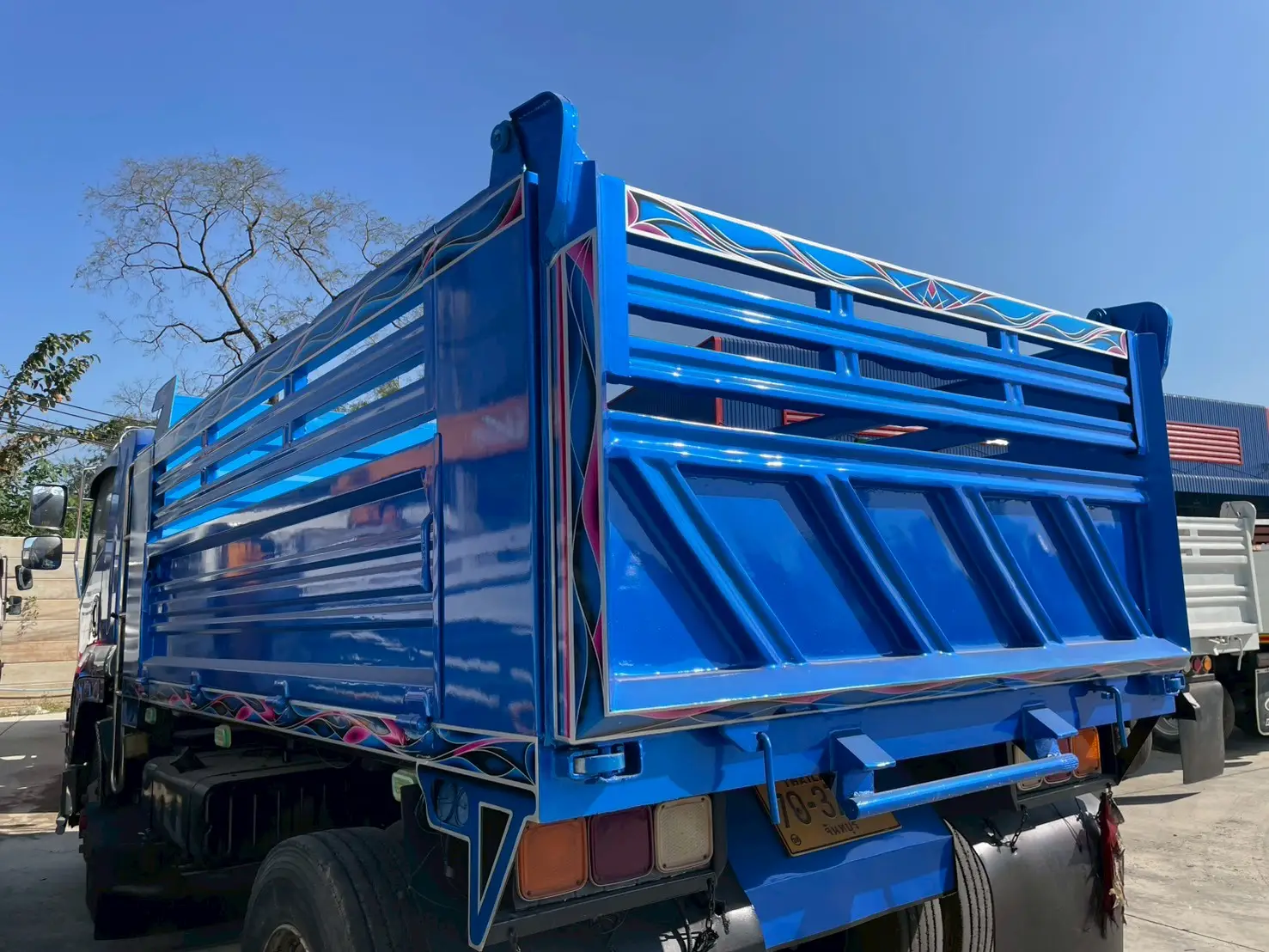 ISUZU FTR 240 แรง ปี 58 6 ล้อดั้ม