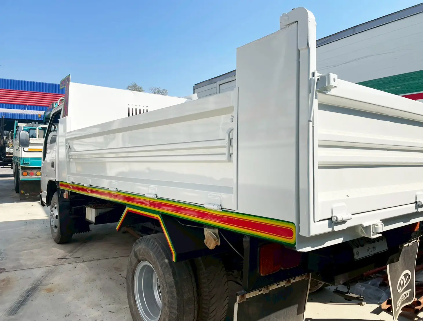 ISUZU NQR75 175 แรง ปี 49 6 ล้อดั้ม