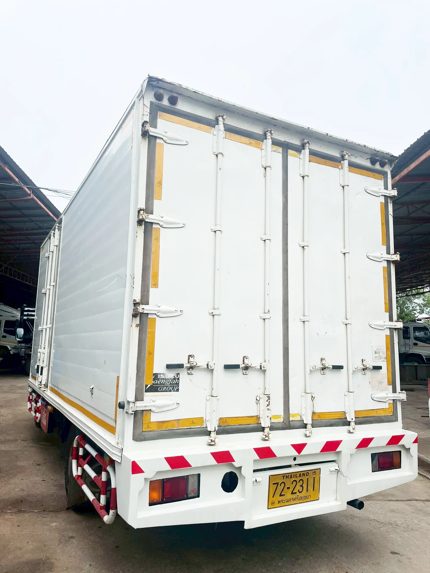 ISUZU NQR 75 175 แรง ปี 58 6 ล้อตู้ 3 บาน