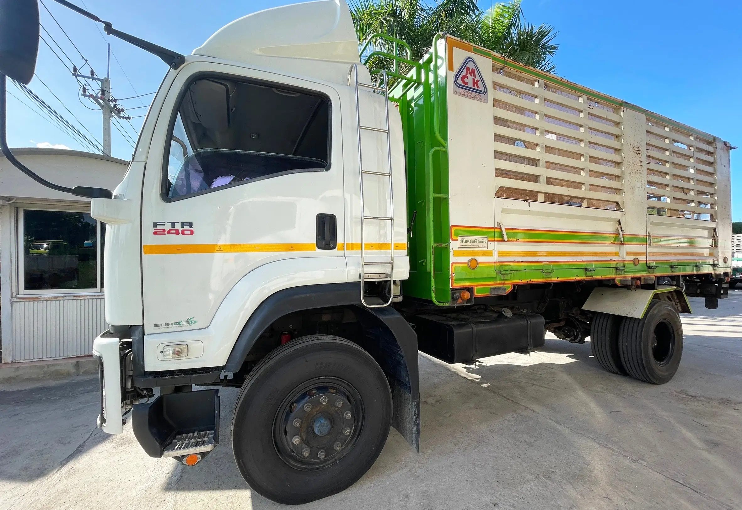 ISUZU FTR 6 ล้อดั้มเกษตร  240 แรง ปี 61