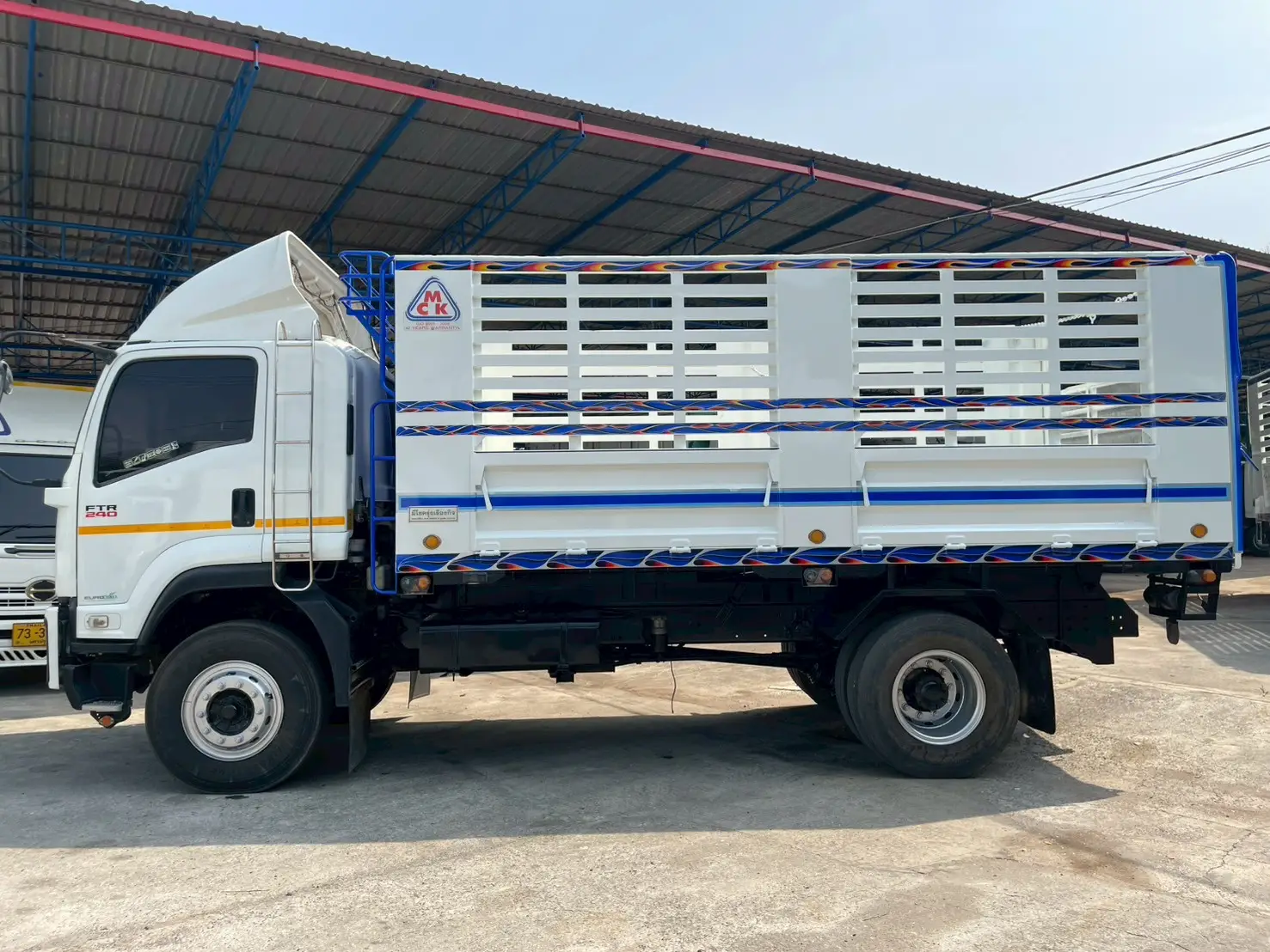 ISUZU FTR 6 ล้อดั้มเกษตร  240 แรง ปี 61