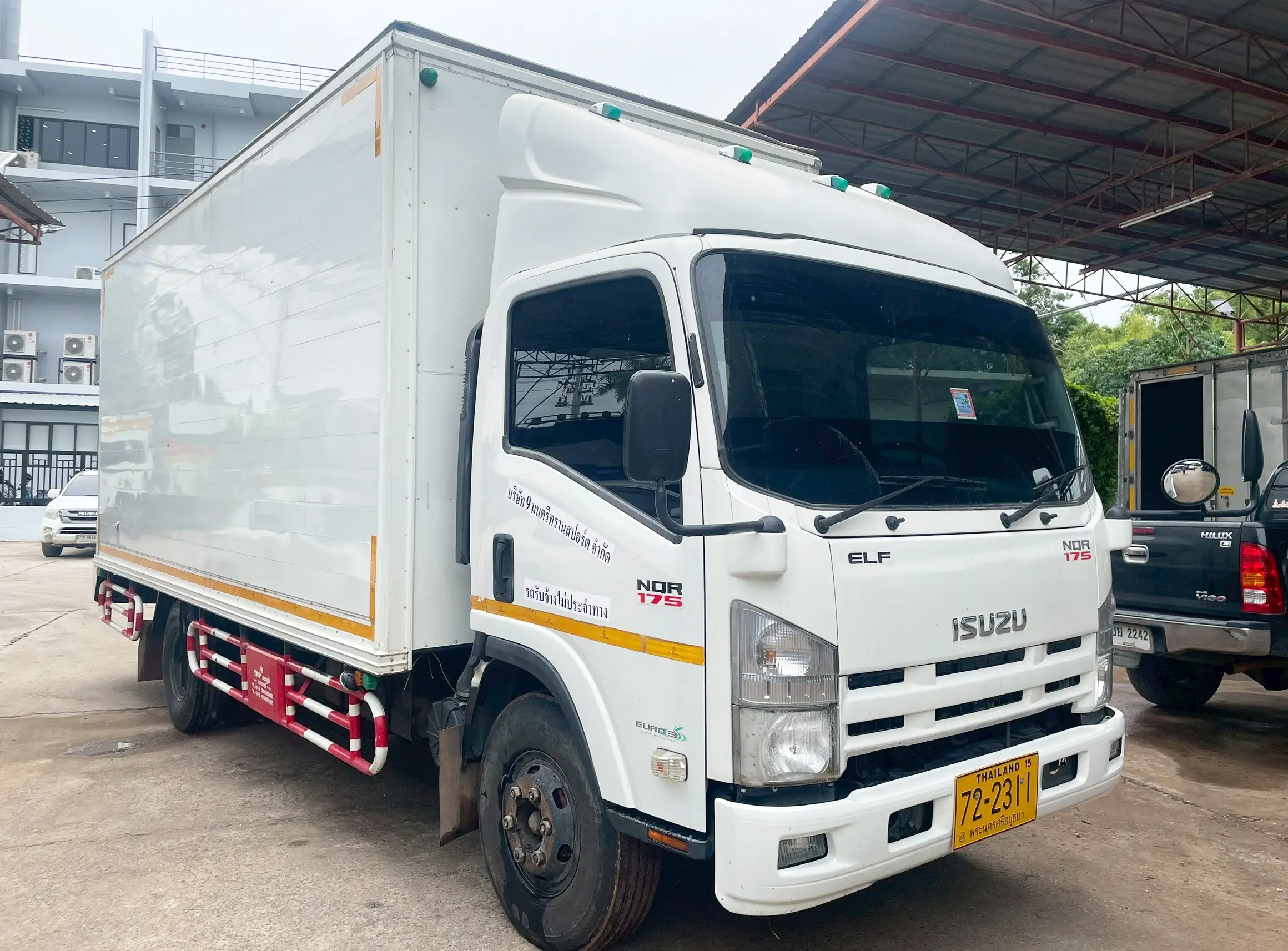 ISUZU NQR 75 175 แรง ปี 58 6 ล้อตู้ 3 บาน